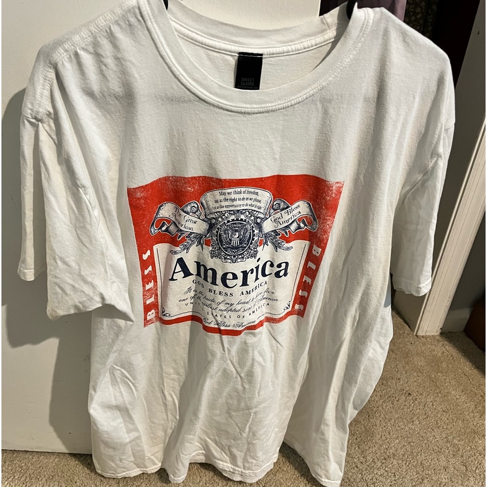 NWOT ❤️💙🤍Women’s white short sleeve Tshirt